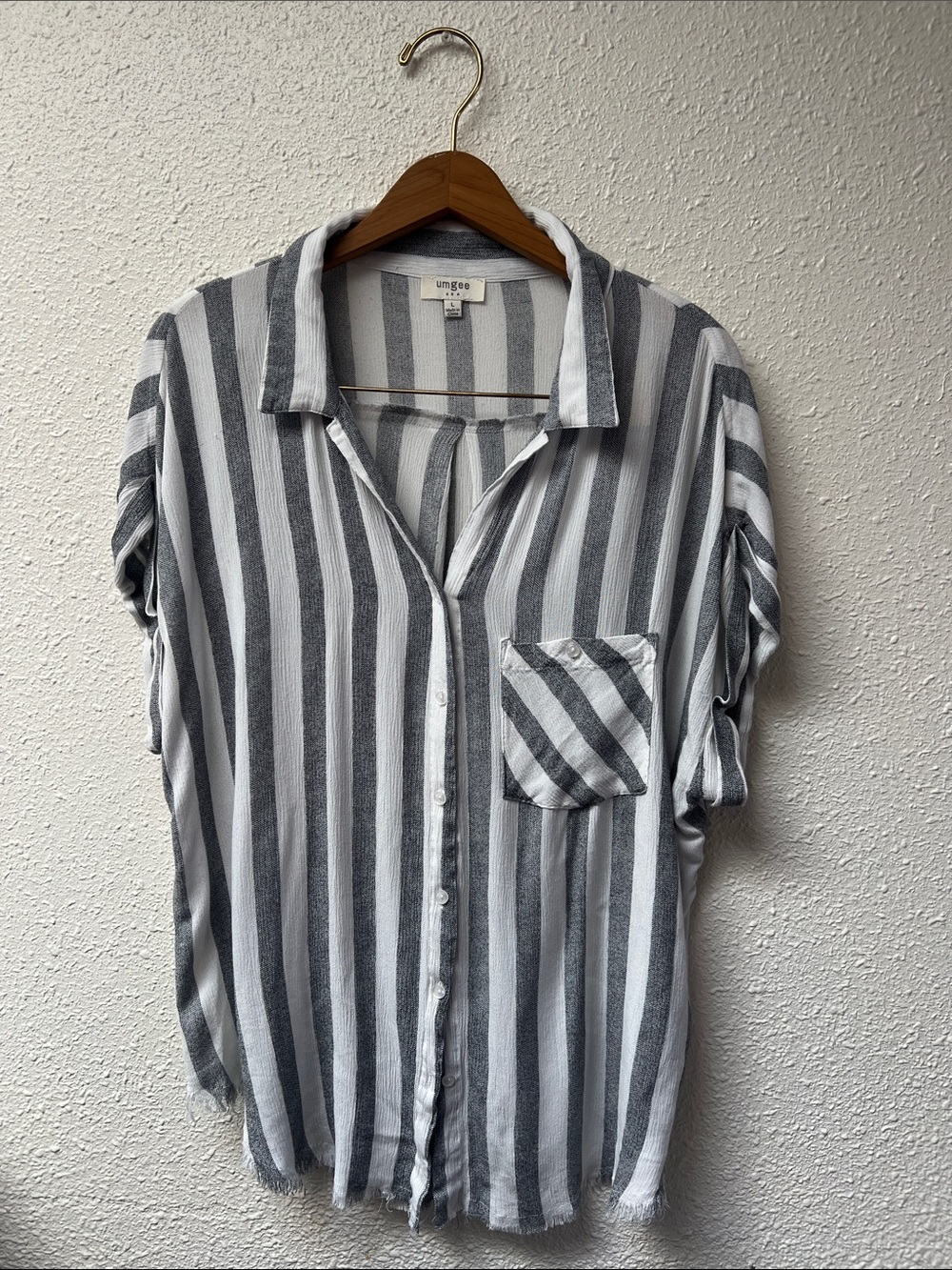 Umgee Gray & White Vertical Stripe Button-Up Shirt